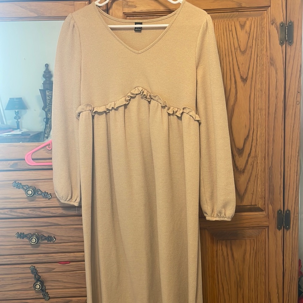 SHEIN  medium  cream. Maternity dress.